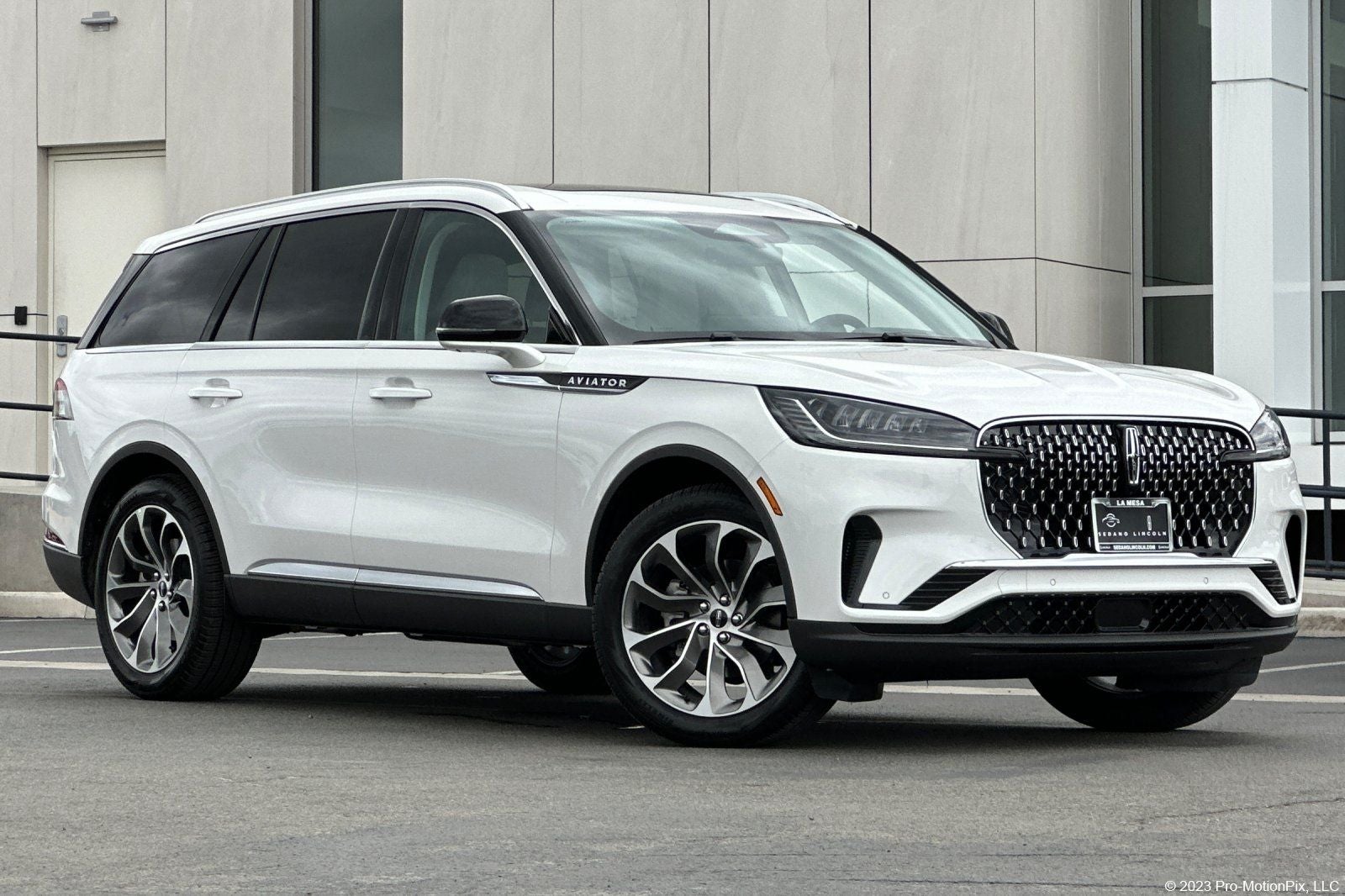 2026 Lincoln Aviator Premiere in Pristine White Metallic Tri-Coat — front three-quarter view