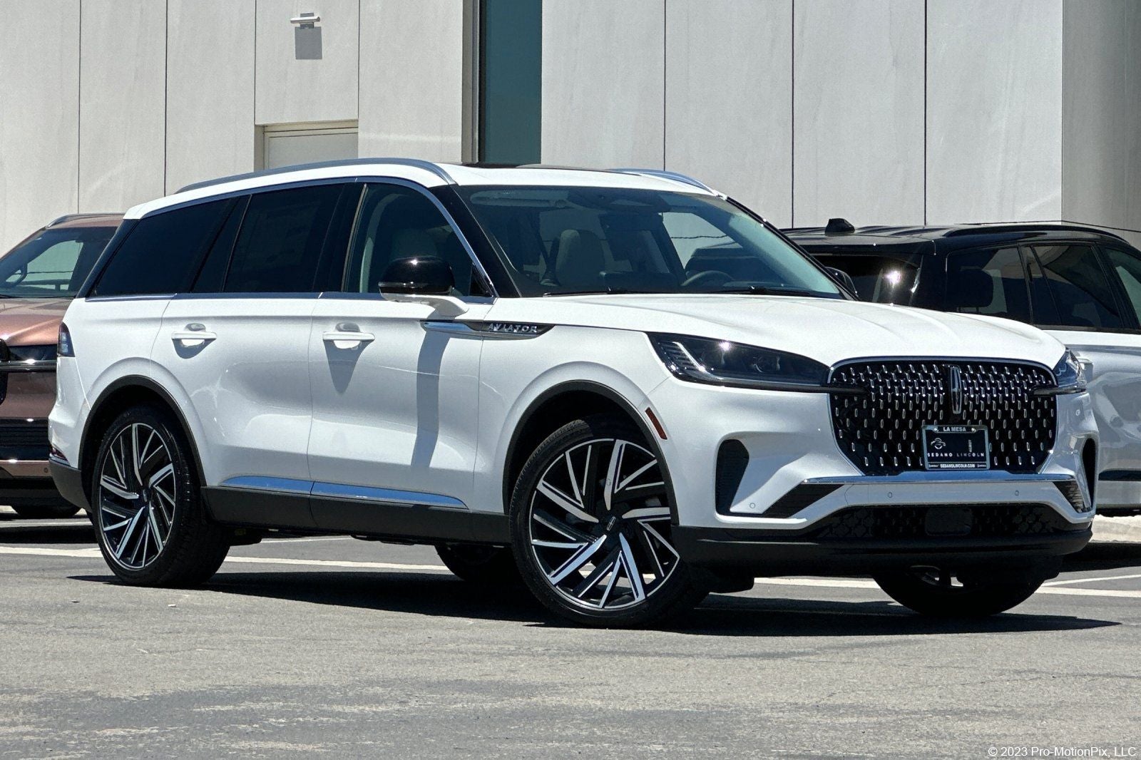 2026 Lincoln Aviator Reserve in Pristine White Metallic Tri-Coat — front three-quarter view