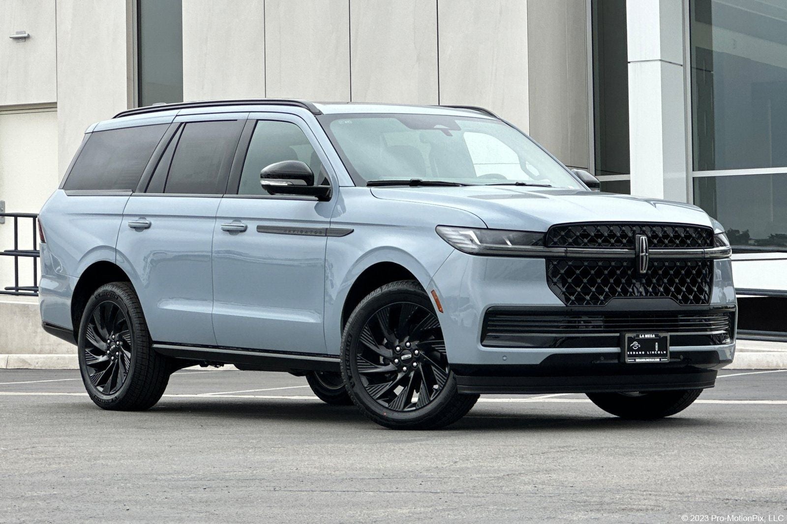 2026 Lincoln Navigator Reserve in Gray Mist Metallic Tri-Coat — front three-quarter view