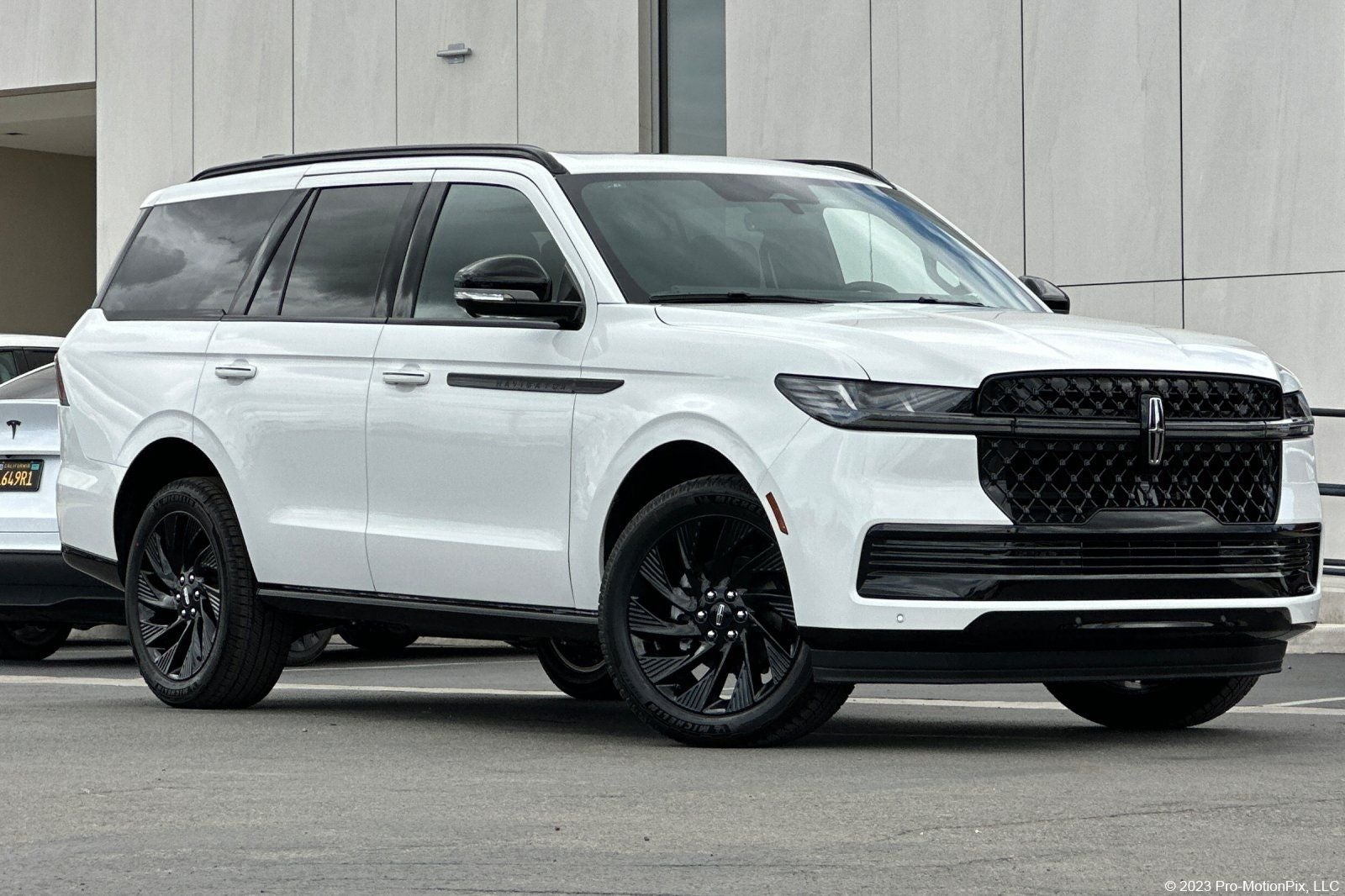 2026 Lincoln Navigator Reserve in Star White Metallic Tri-Coat — front three-quarter view