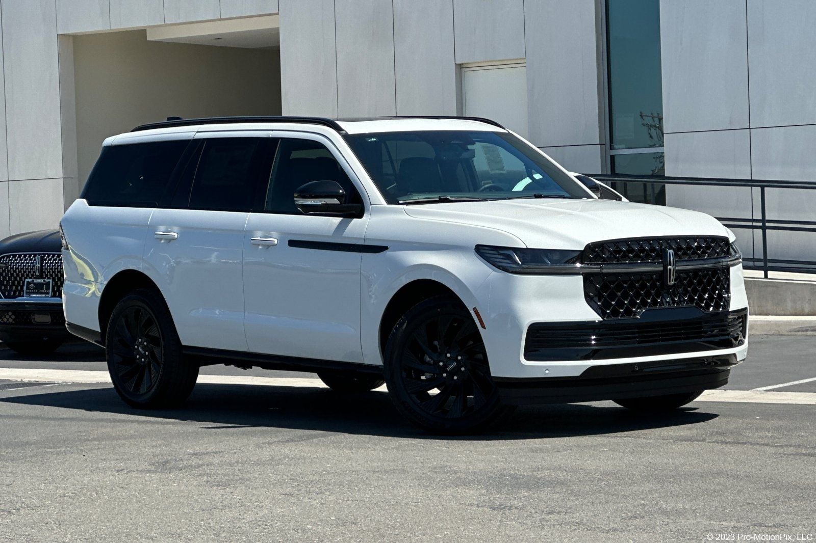 2026 Lincoln Navigator Reserve in Star White Metallic Tri-Coat — front three-quarter view