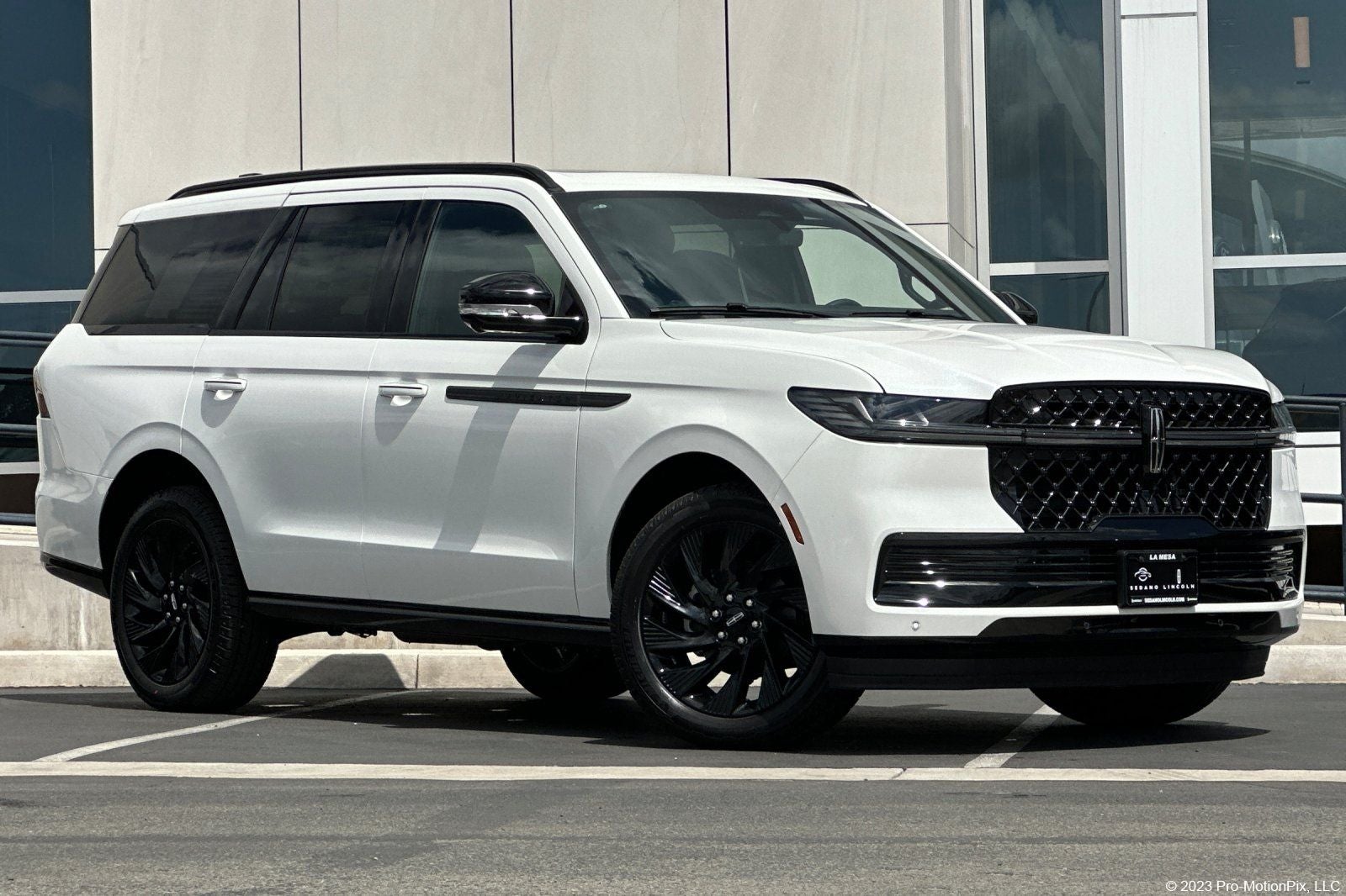 2026 Lincoln Navigator Reserve in Star White Metallic Tri-Coat — front three-quarter view