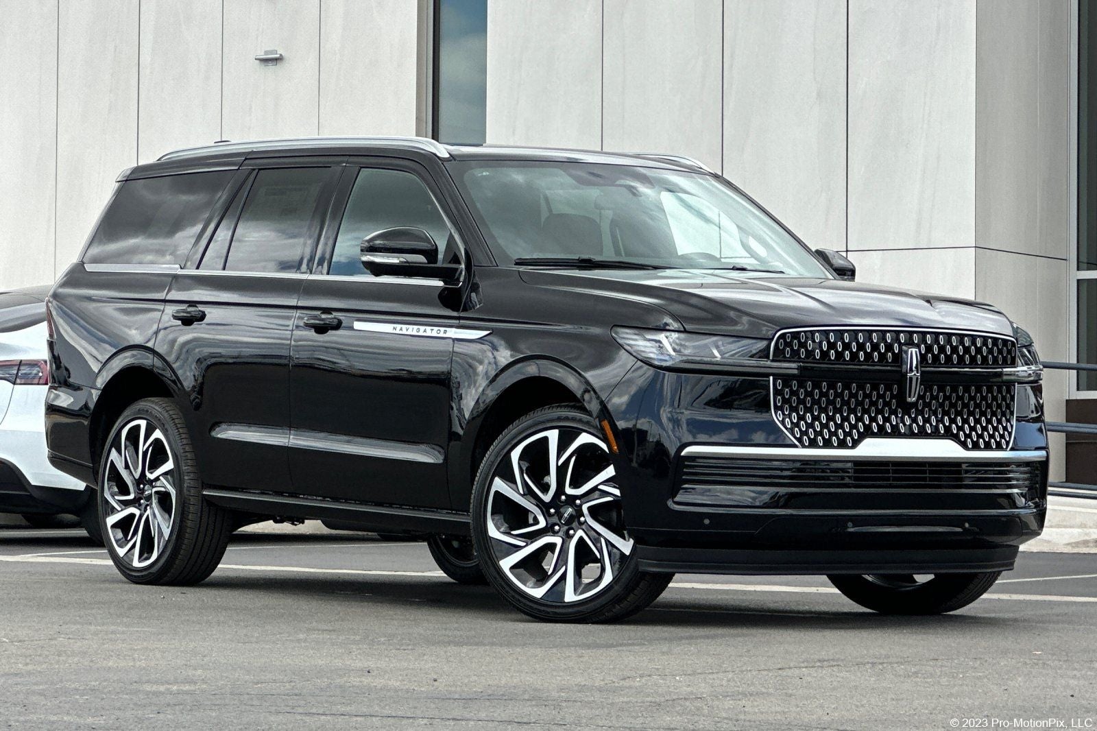 2026 Lincoln Navigator Reserve in Infinite Black Metallic Clearcoat — front three-quarter view