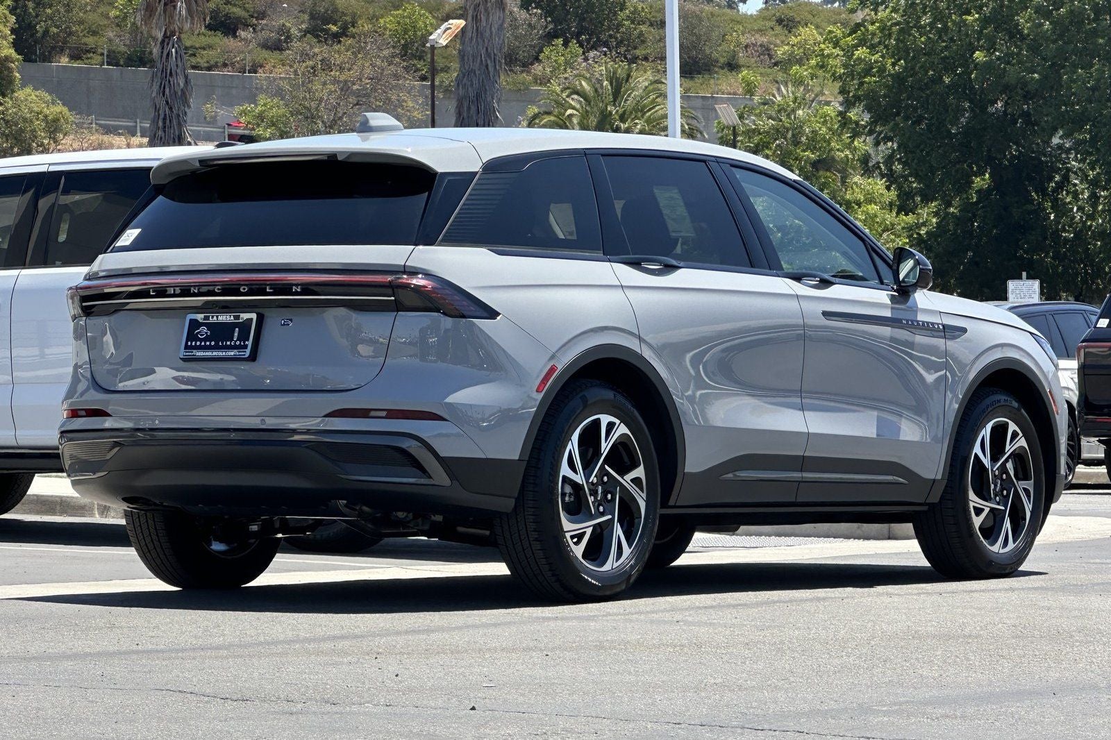 2026 Lincoln Nautilus — side profile view