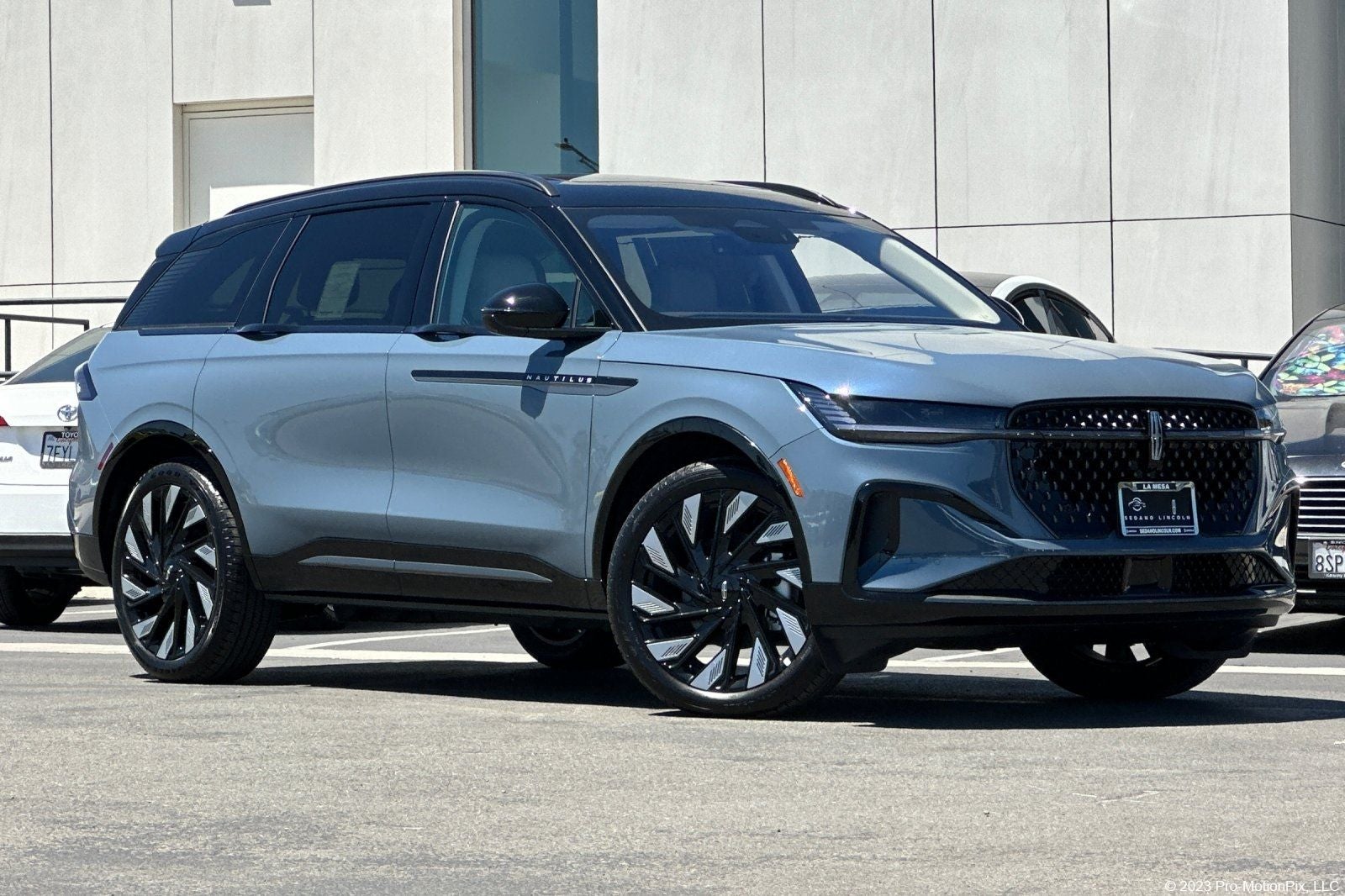 2026 Lincoln Nautilus Reserve in Whisper Blue Metallic Clearcoat — front three-quarter view