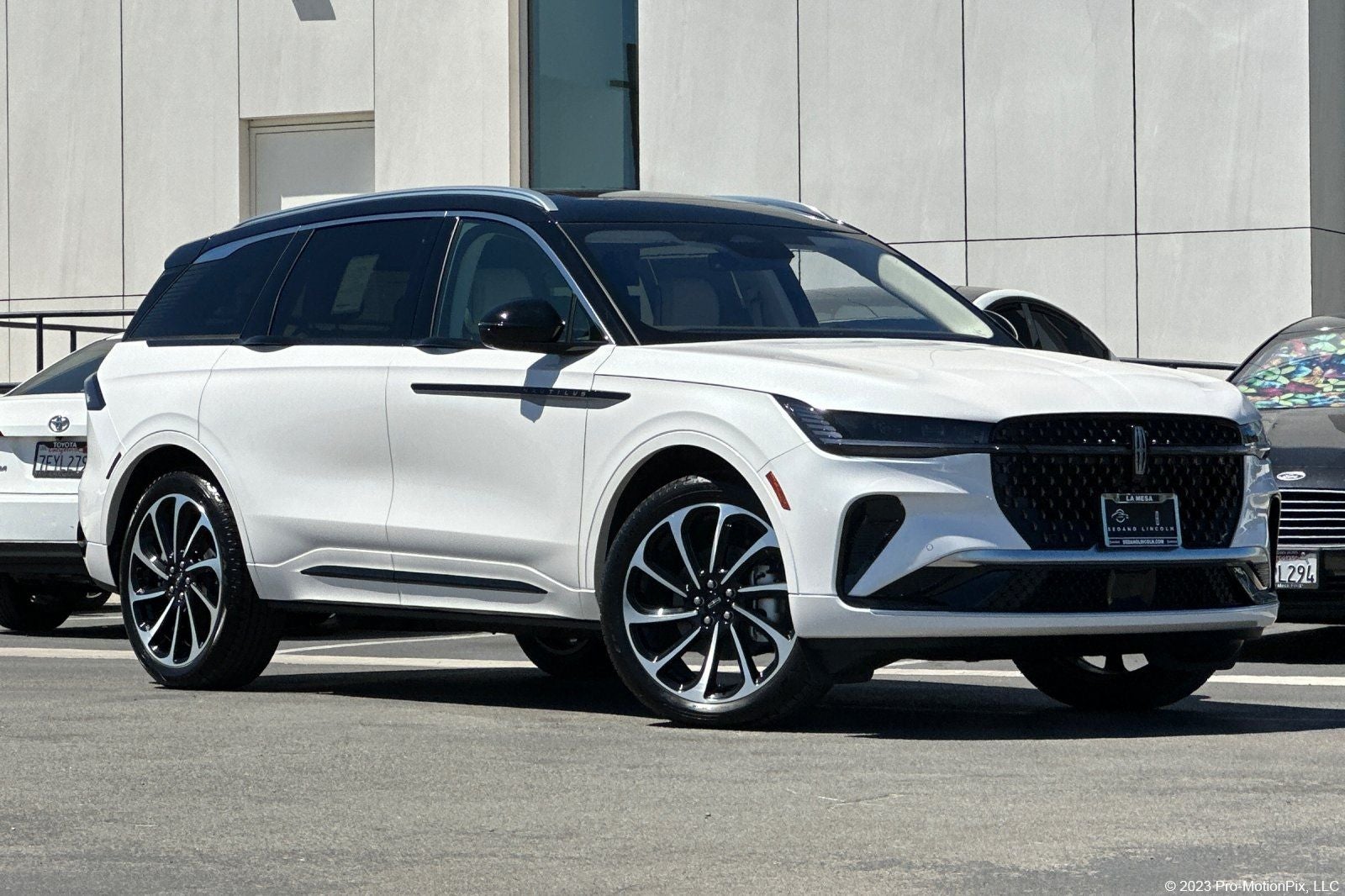 2026 Lincoln Nautilus Black Label in White Platinum Clearcoat Metallic — front three-quarter view